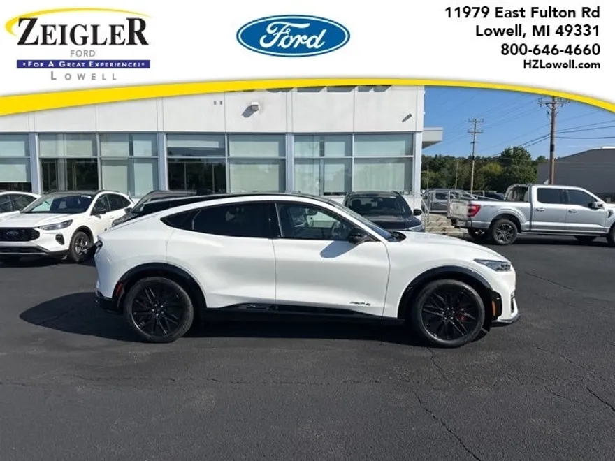 2025 Ford Mustang Mach-E Premium photo 1