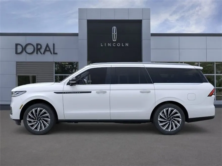 2025 Lincoln Navigator Black Label photo 1
