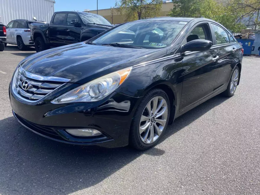 2013 Hyundai Sonata SE photo 1