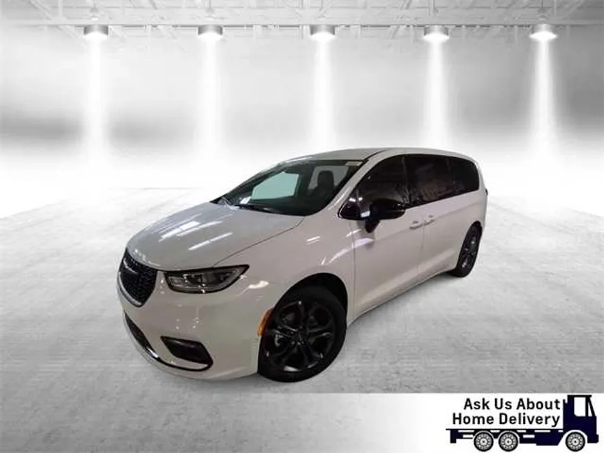 2026 Chrysler Pacifica photo 1