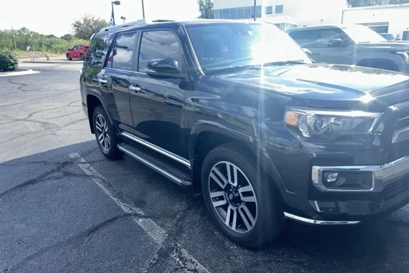 2022 Toyota 4Runner Limited photo 1