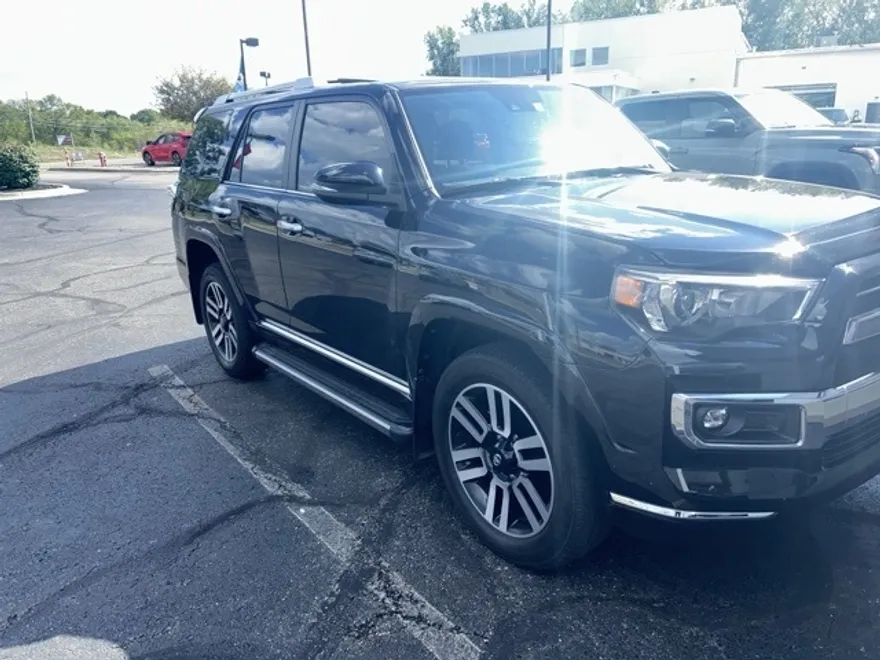 2022 Toyota 4Runner Limited photo 1