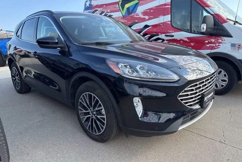 2021 Ford Escape Titanium photo 1