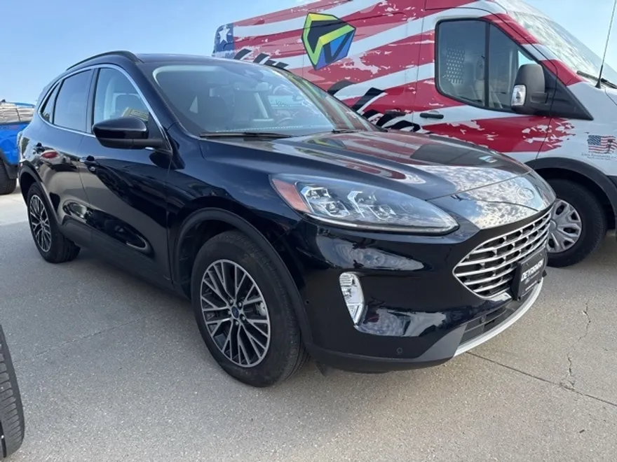 2021 Ford Escape Titanium photo 1