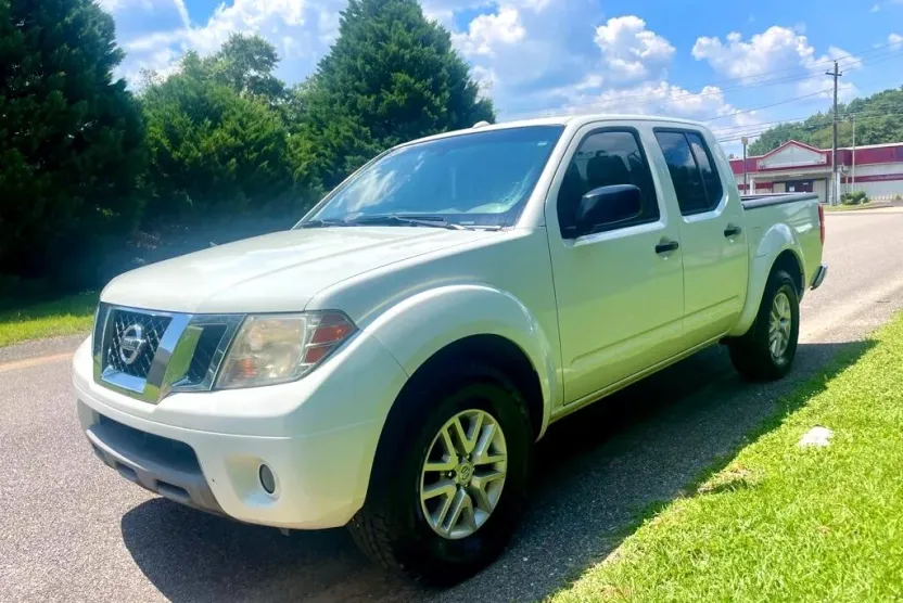 2016 Nissan Frontier SV photo 1