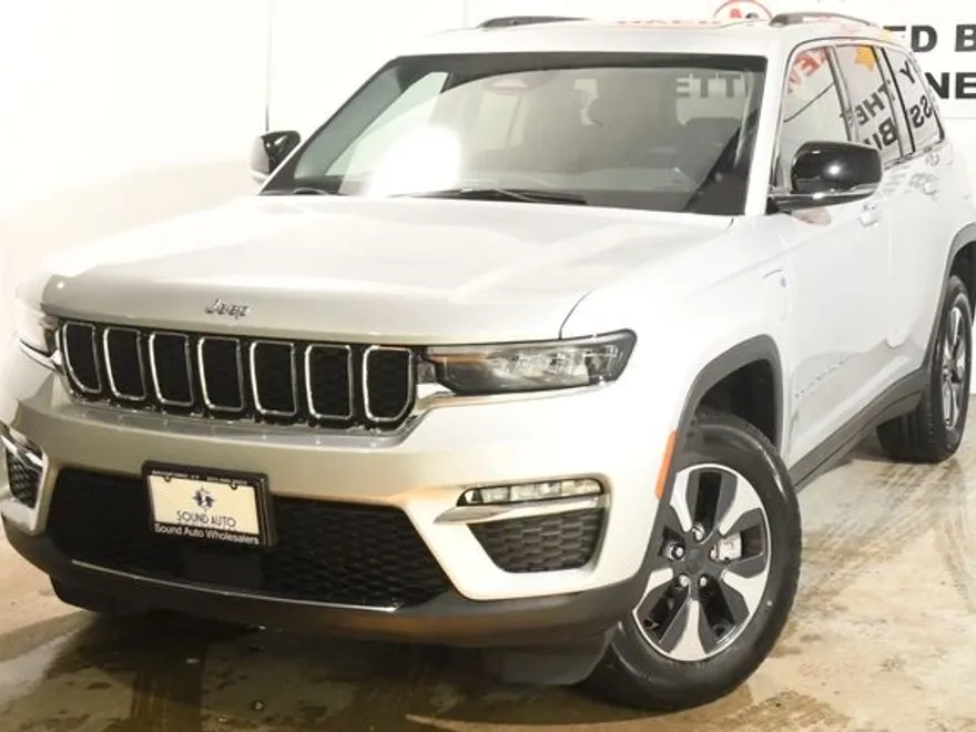 2022 Jeep Cherokee Limited 4xe photo 1