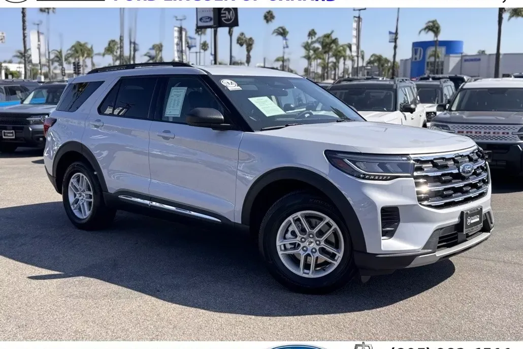 2025 Ford Explorer photo 1