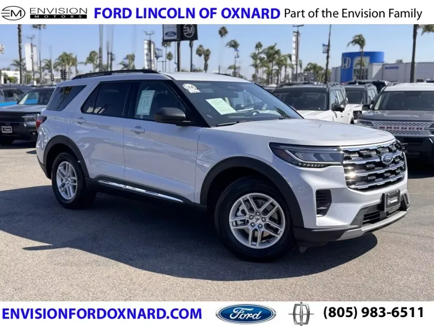 2025 Ford Explorer photo 1