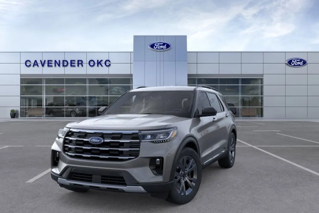 2025 Ford Explorer photo 1