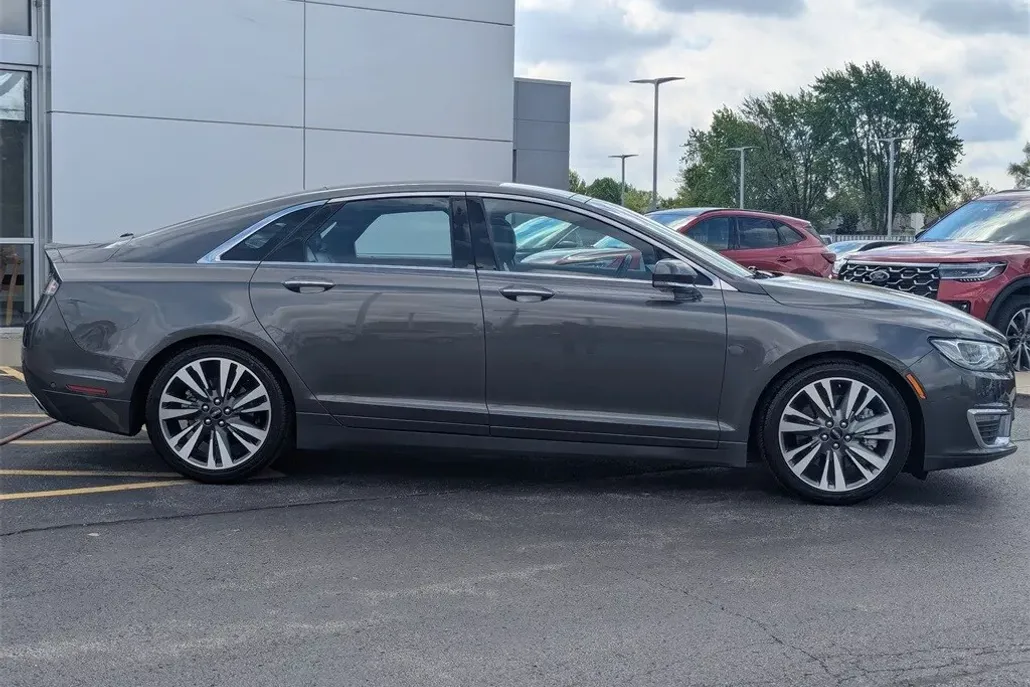 2019 Lincoln MKZ Reserve photo 1