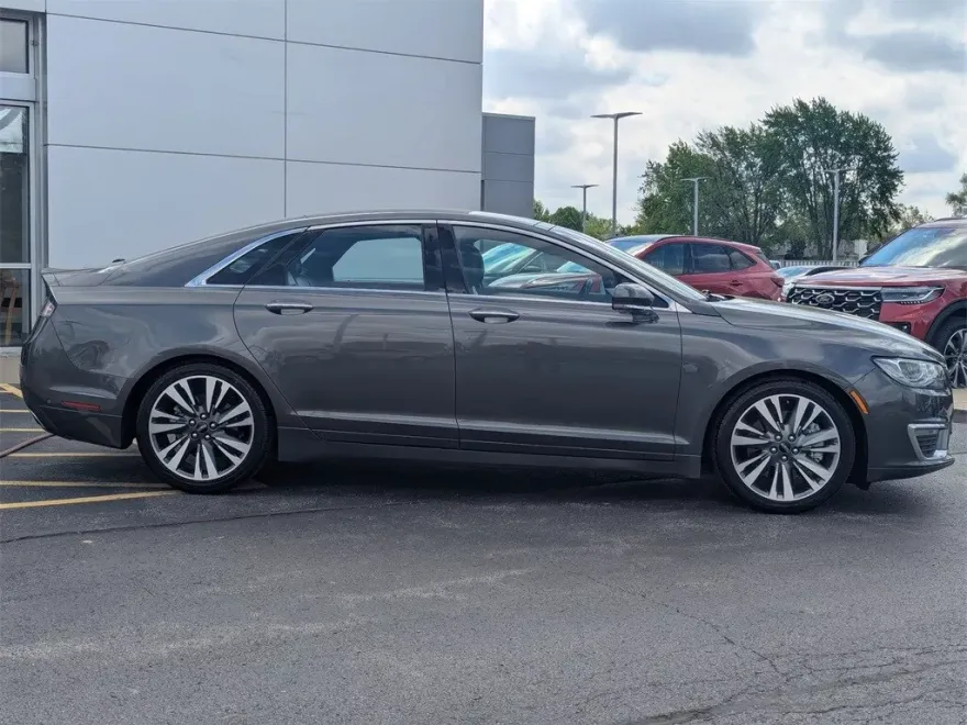 2019 Lincoln MKZ Reserve photo 1