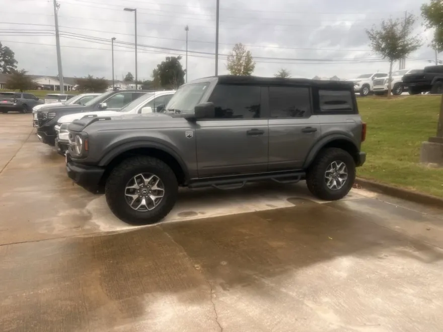 2022 Ford Bronco Base photo 1
