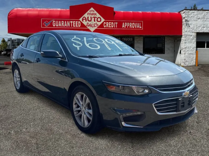 2018 Chevrolet Malibu 1LT photo 1