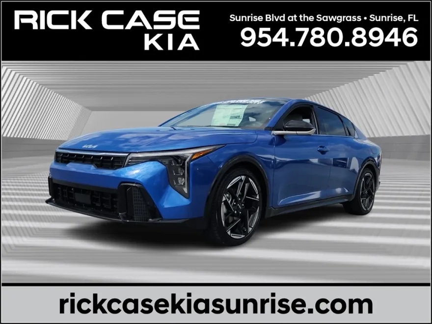 2025 Kia K4 GT-Line photo 1