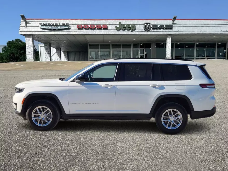 2024 Jeep Grand Cherokee Laredo photo 1