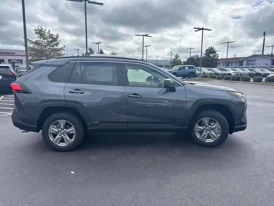 2025 Toyota RAV4 Hybrid LE photo 1