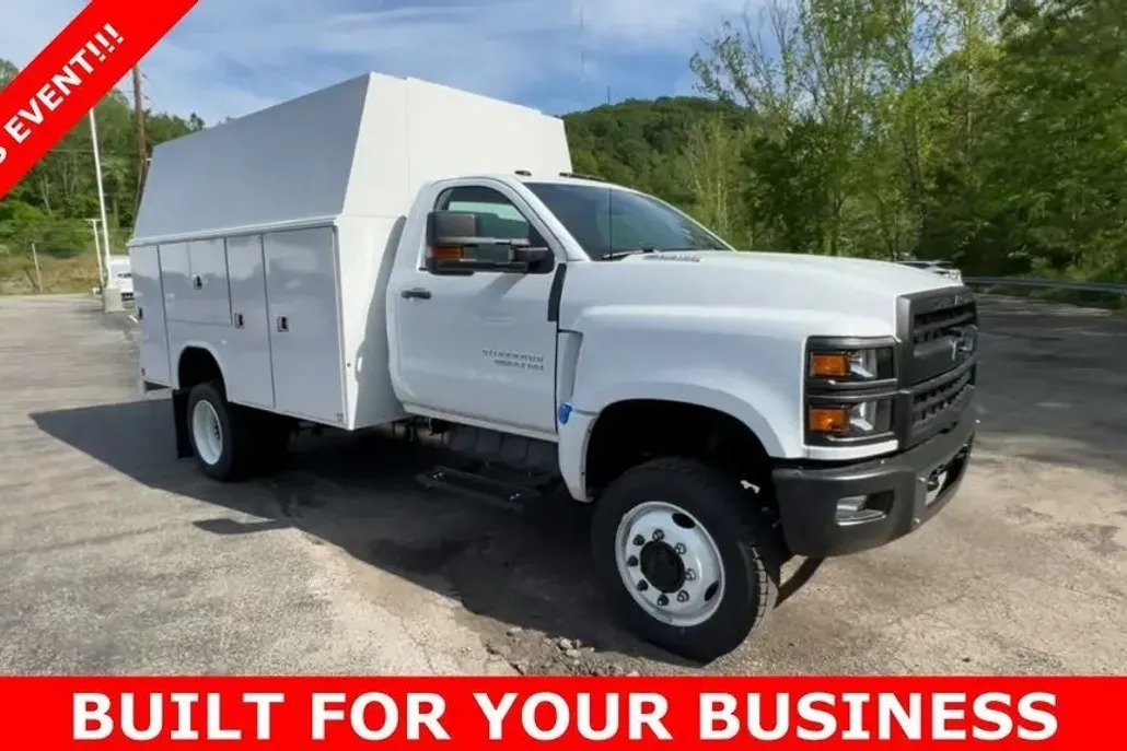 2024 Chevrolet Silverado 6500HD Work Truck photo 1