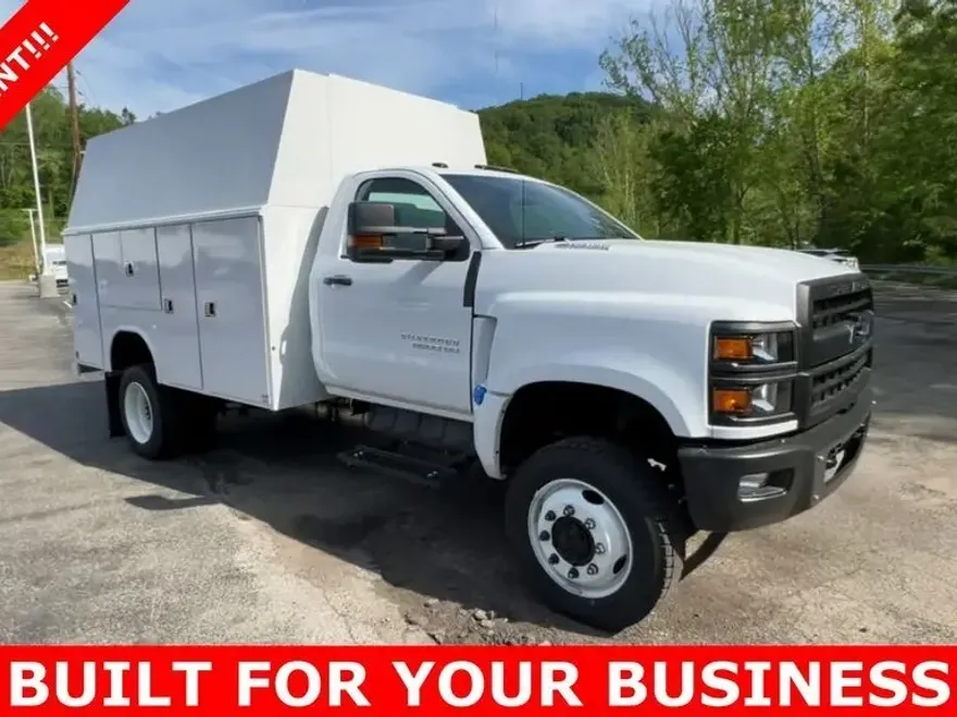 2024 Chevrolet Silverado 6500HD Work Truck photo 1