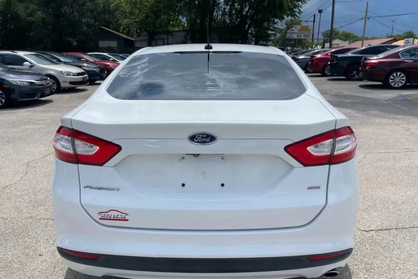 2015 Ford Fusion SE photo 1