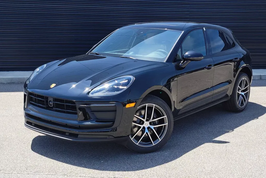 2025 Porsche Macan T photo 1