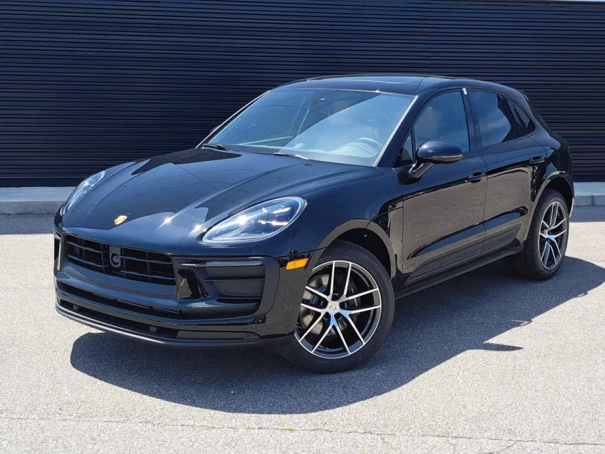 2025 Porsche Macan T photo 1