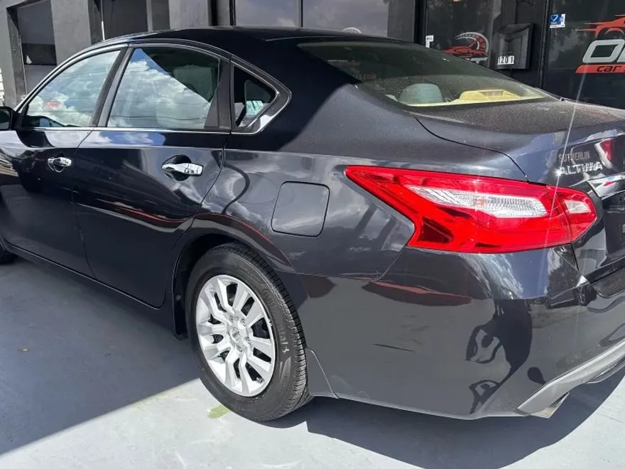 2016 Nissan Altima 2.5 S photo 1