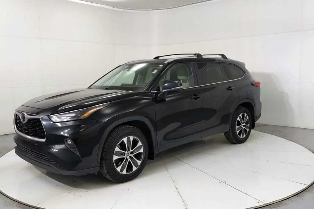 2023 Toyota Highlander L photo 1
