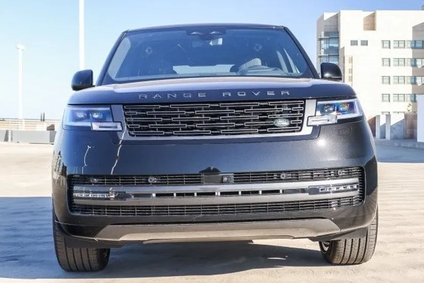 2025 Land Rover Range Rover SE photo 1