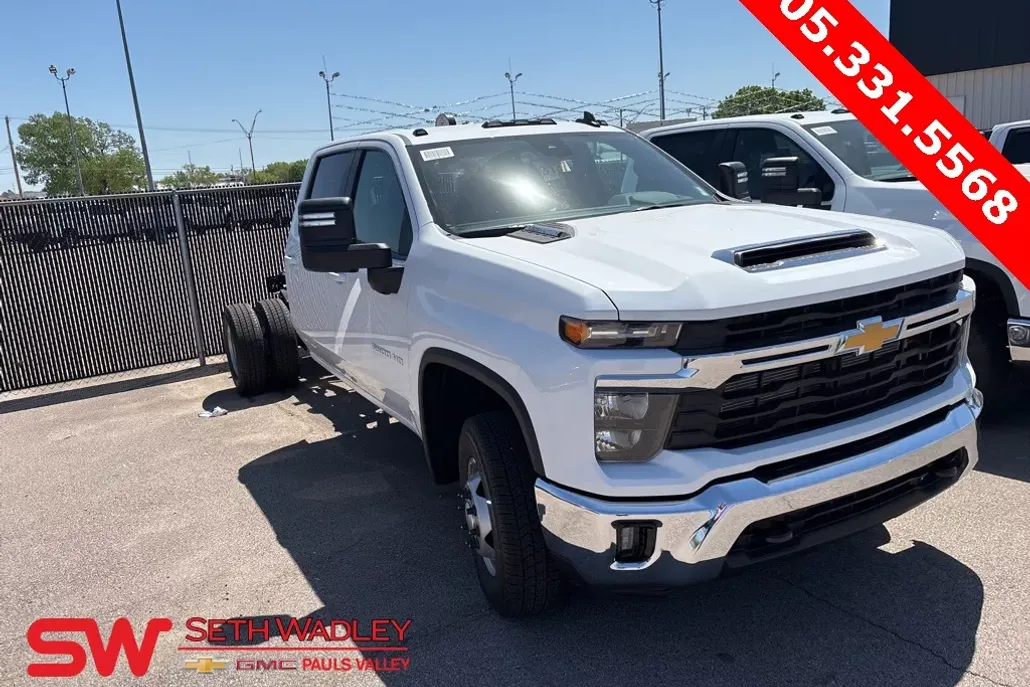 2025 Chevrolet Silverado 3500HD LT photo 1