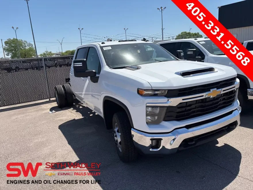 2025 Chevrolet Silverado 3500HD LT photo 1