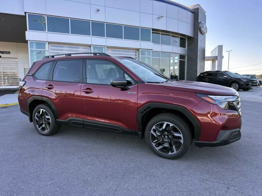 2025 Subaru Forester Premium photo 1