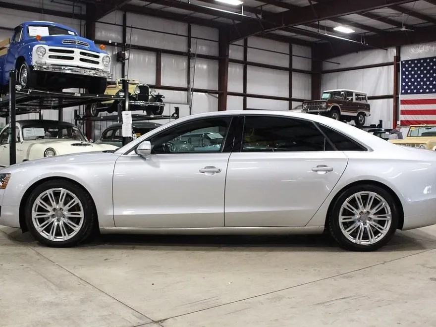 2011 Audi A8 L photo 1