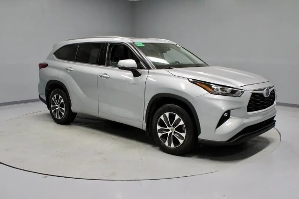 2020 Toyota Highlander XLE photo 1