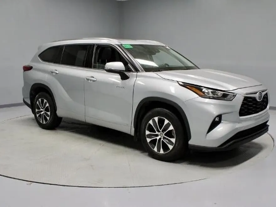 2020 Toyota Highlander XLE photo 1