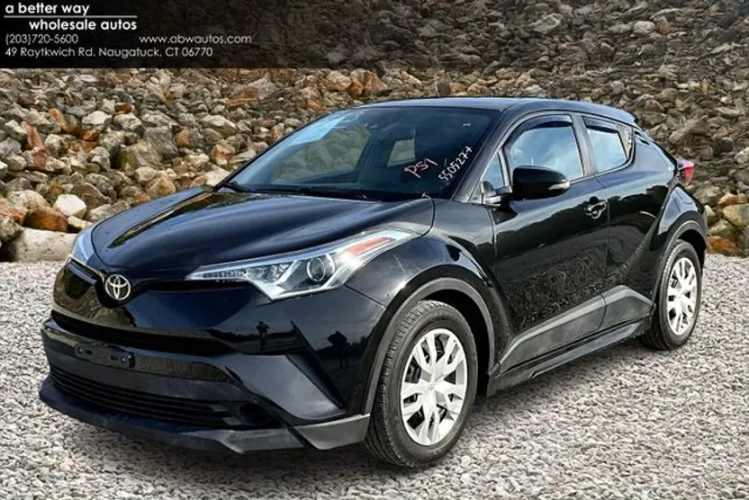 2019 Toyota C-HR XLE photo 1