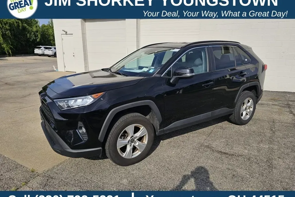 2021 Toyota RAV4 XLE photo 1