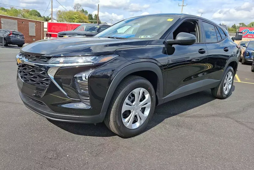 2026 Chevrolet Trax LS photo 1