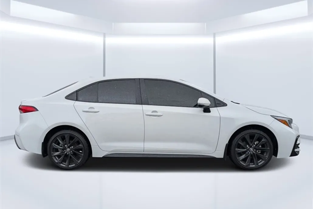 2024 Toyota Corolla SE photo 1