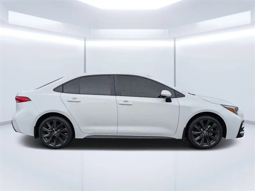 2024 Toyota Corolla SE photo 1