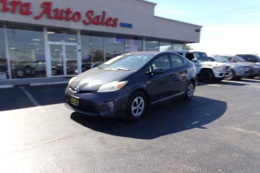 2012 Toyota Prius Three photo 1