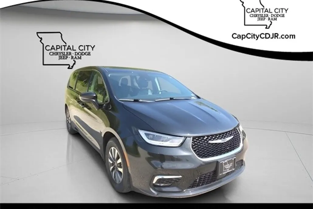 2024 Chrysler Pacifica Hybrid photo 1
