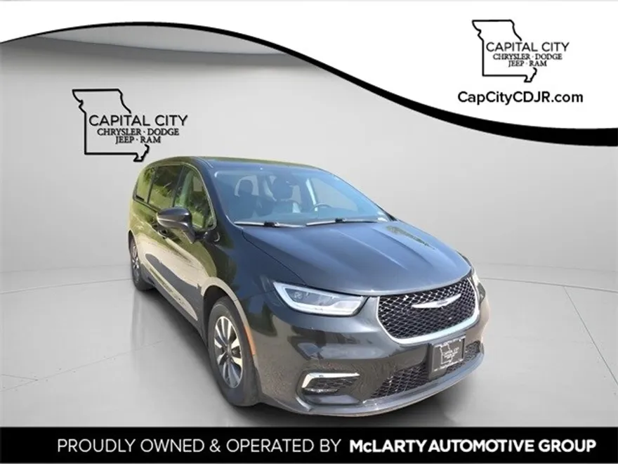 2024 Chrysler Pacifica Hybrid photo 1