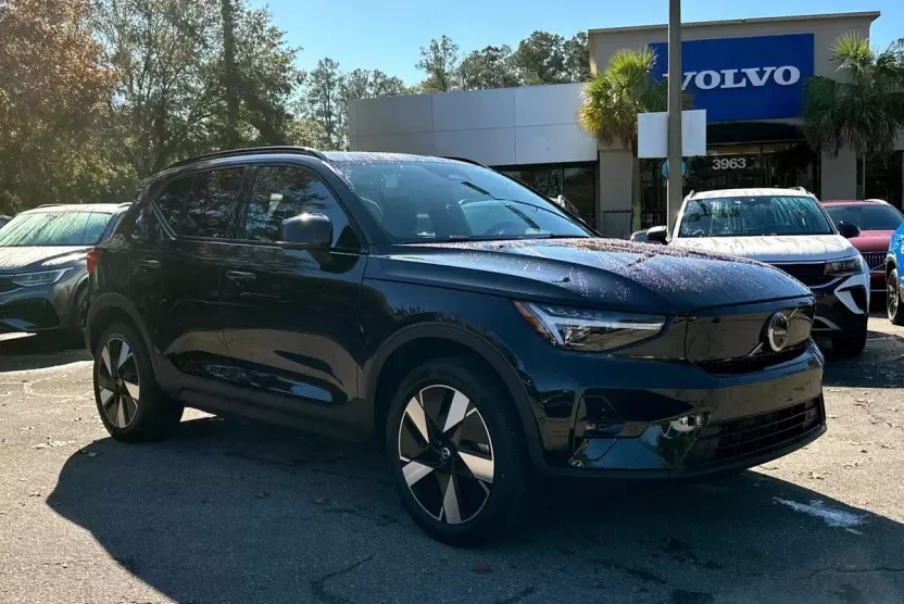 2024 Volvo XC40 Recharge Plus photo 1