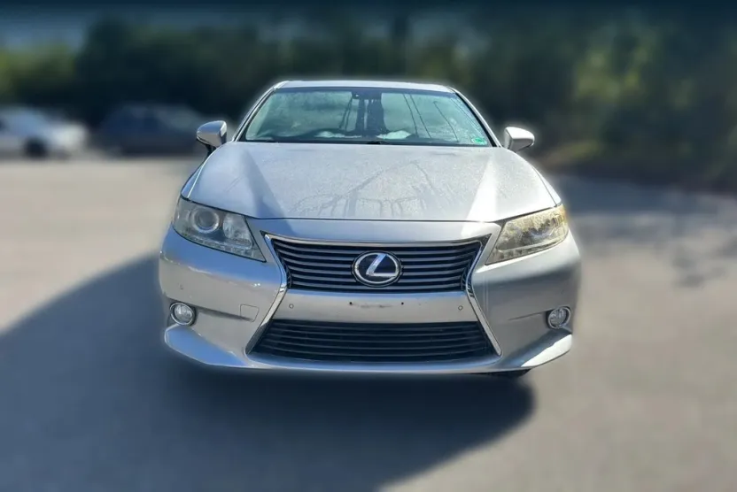 2013 Lexus ES 300h photo 1