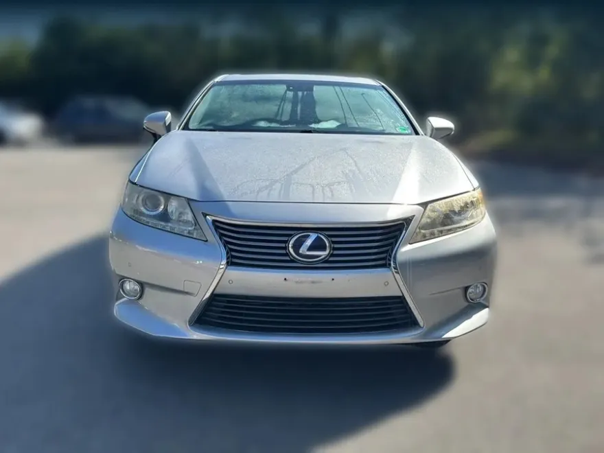 2013 Lexus ES 300h photo 1
