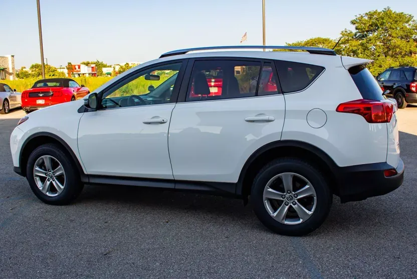 2015 Toyota RAV4 XLE photo 1