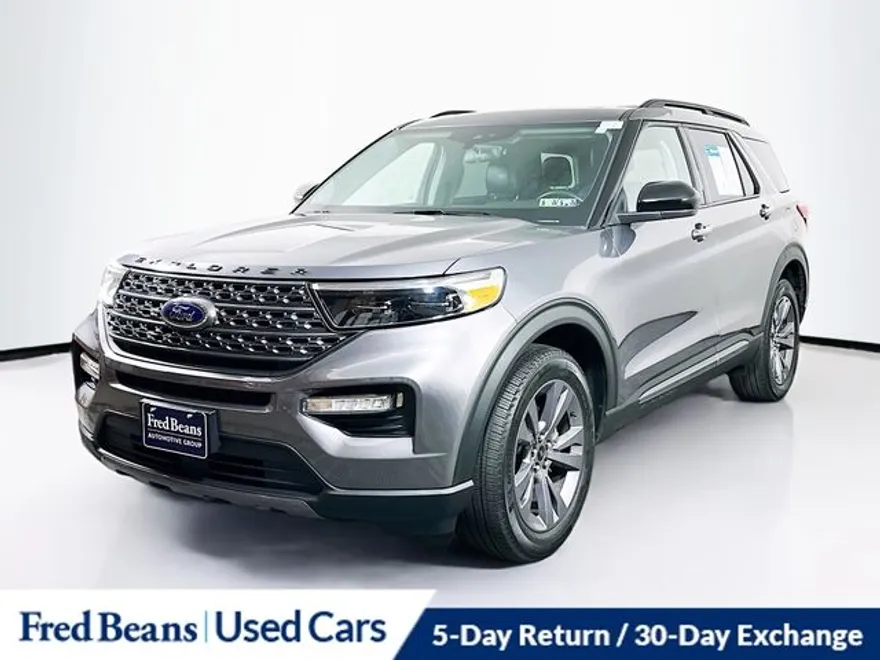 2022 Ford Explorer XLT photo 1