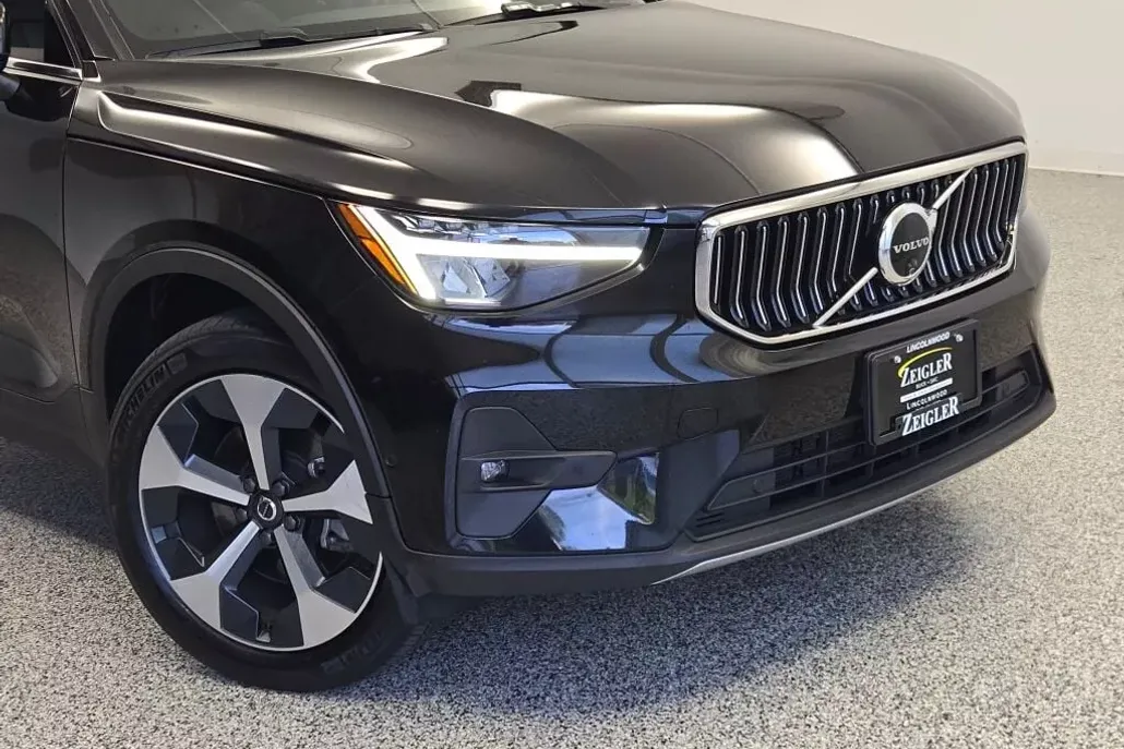 2024 Volvo XC40 Plus photo 1