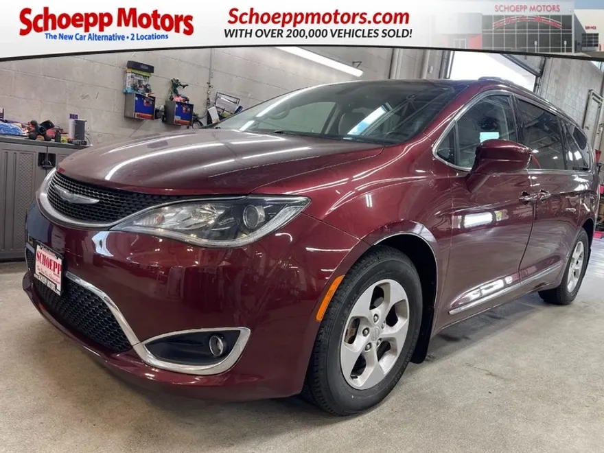 2017 Chrysler Pacifica Touring Plus photo 1