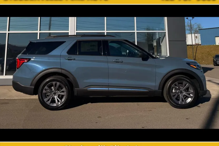 2025 Ford Explorer photo 1